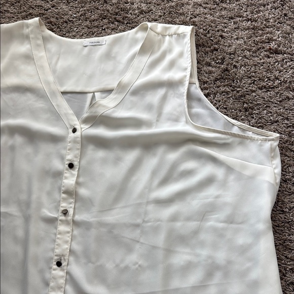 Women's Sleeveless White Blouse - Picture 3 of 4